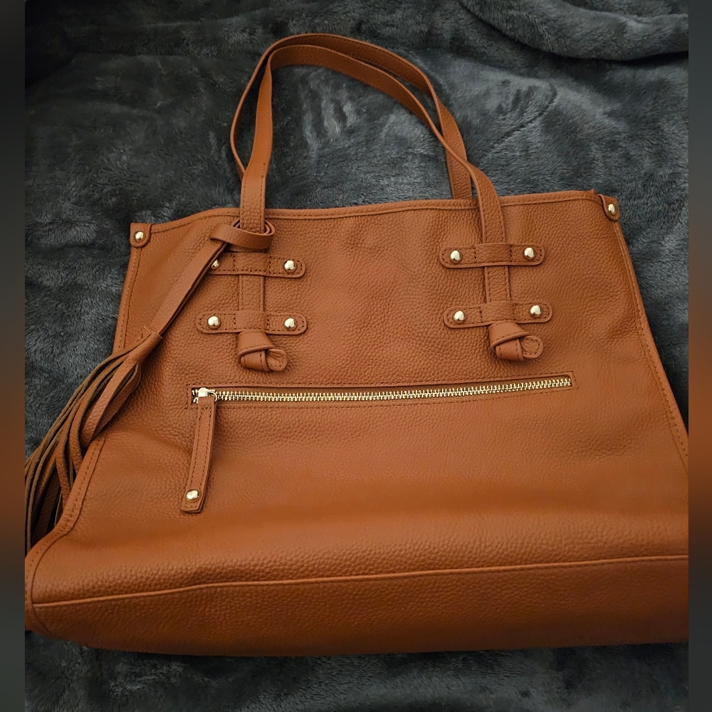 Classic Tan Leather Tote Bag with Tassel - Picture 15 of 16